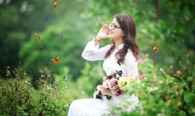 Девушка очки бабочки