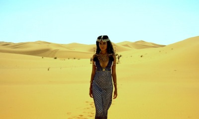 девушка пустыня египет
