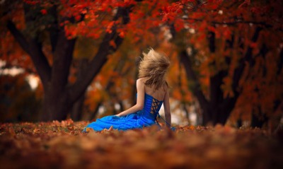 девушка осень блондинка природа деревья листья грусть тоска печаль