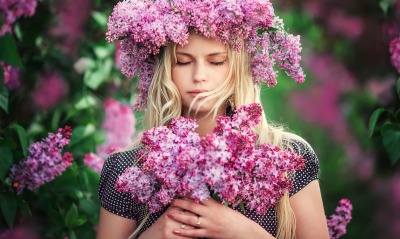 девушка блондинка весна венок цветы