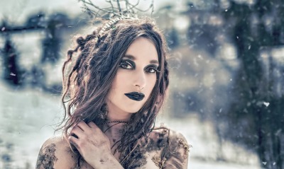 девушка брюнетка снег лицо зима   snow  winter