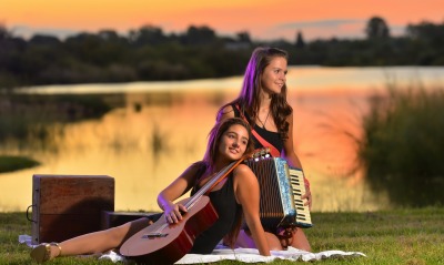 девушки девушка гитара гармонь girls girl guitar accordion