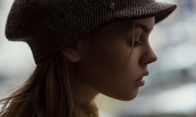 девушка профиль шляпа