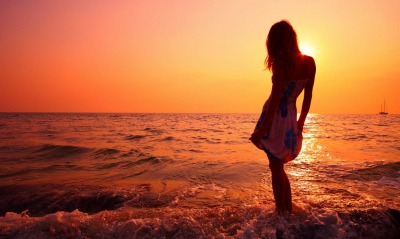 девушка море закат пейзаж