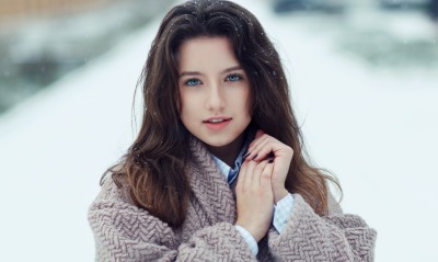 девушка снег пальто