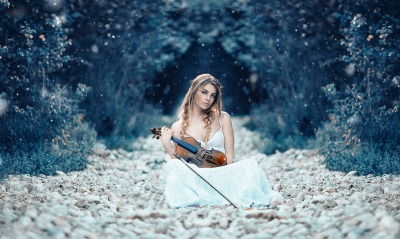 девушка скрипка деревья платье