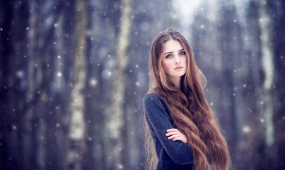 девушка грустный взгляд длинные волосы деревья блики