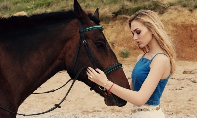 девушка лошадь нежность