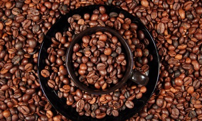 Чашка с кофейными зернами