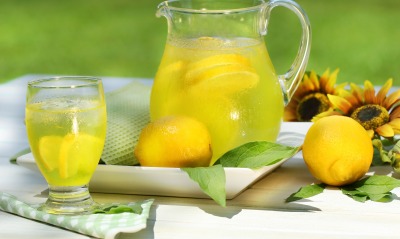 Лимон, подсолнух, кувшин, стакан