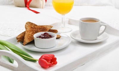 Кофе тосты тюльпан завтрак