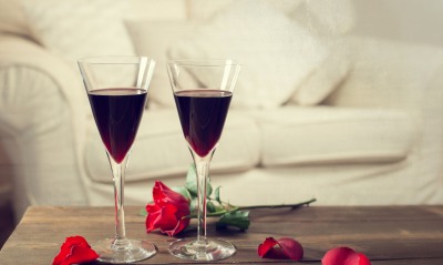 вино роза бокалы