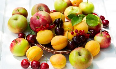 персики фрукты яблоки вишня peaches fruit apples cherry