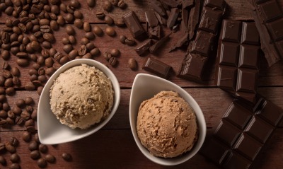 кофейные зерна шоколад мороженое