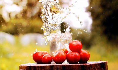 помидоры брызги вода банка
