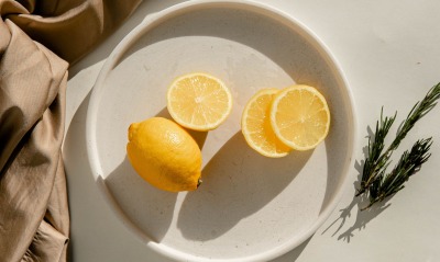 лимон цитрус тарелка дольки размарин