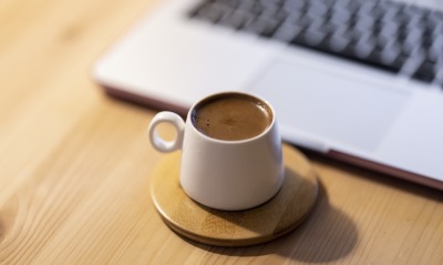 чашка кофе ноутбук