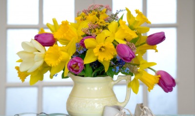 букет ваза цветы желтые розовые