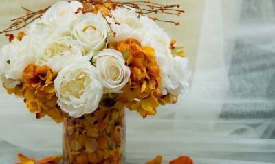 букет розы пионы ваза