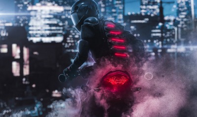 мотоциклист дым костюм фара