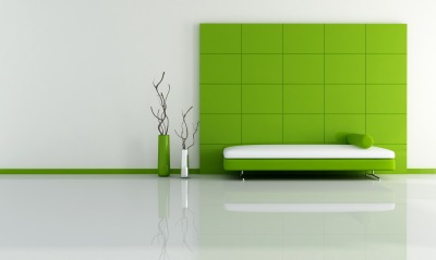Стеклянный пол с зеленым диваном