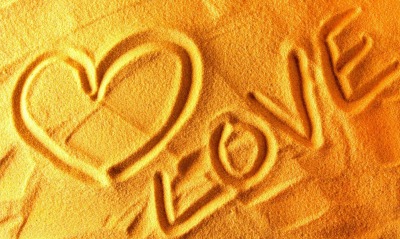 Надпись я тебя люблю на песке