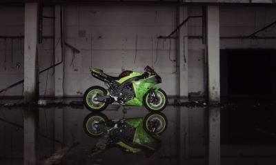 мотоцикл отражение вода строение