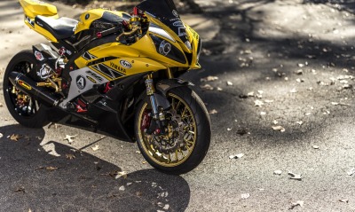 мотоцикл желтый ямаха