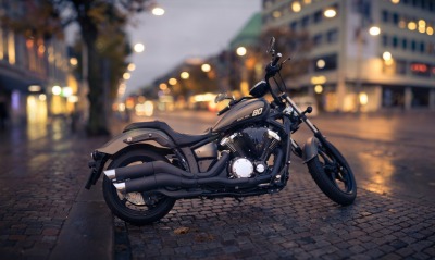 мотоцикл брусчатка город огни
