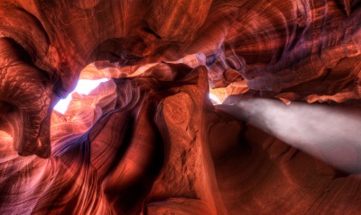 Пещера красная лучи