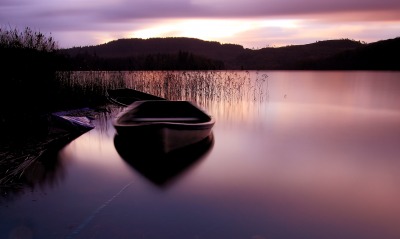 Лодка закат озеро