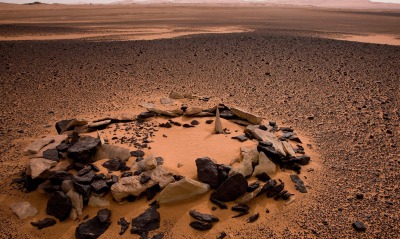 Камни пустыня красный песок