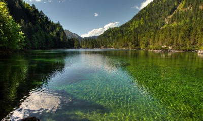 Озеро чистое горы