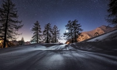 горы снег зима деревья ночь небо звезды