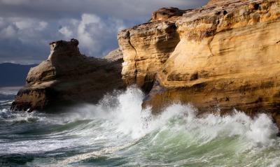 природа скалы волна море