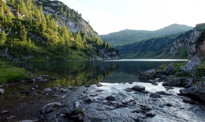 озеро горы ущелье