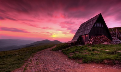 розовый закат домик гора