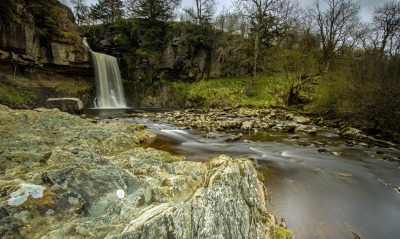 водопад река камни
