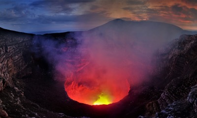 вулкан жерло лава