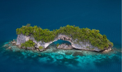 остров скала вид сверху