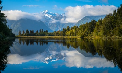 озеро горы лес отражение