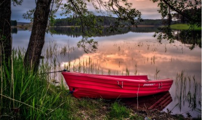 лодка на озере природа
