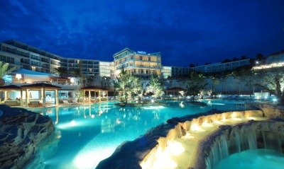 отель бассейн ночь