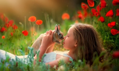 девочка кролик цветы