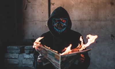 газета огонь фигура маска
