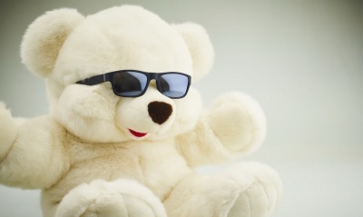 медведь белый плюшевый очки юмор