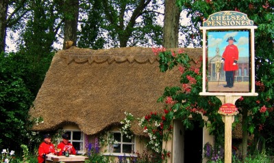 Домик с соломеенной крышей, Англия