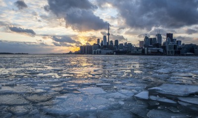 залив город лед зима рассвет