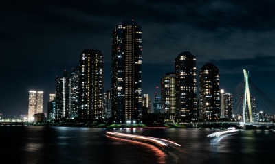 город ночь здания огни река