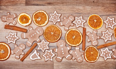 рождественский фон печенье апельсины палочки корицы